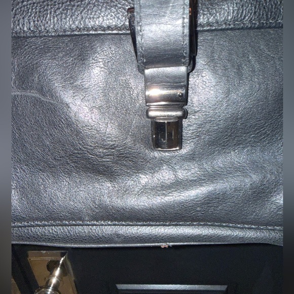 Kenneth Cole Reaction Leather Laptop and Travel Bag - Picture 3 of 7